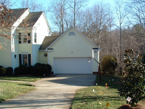 Picture of home before addition was made above the garage