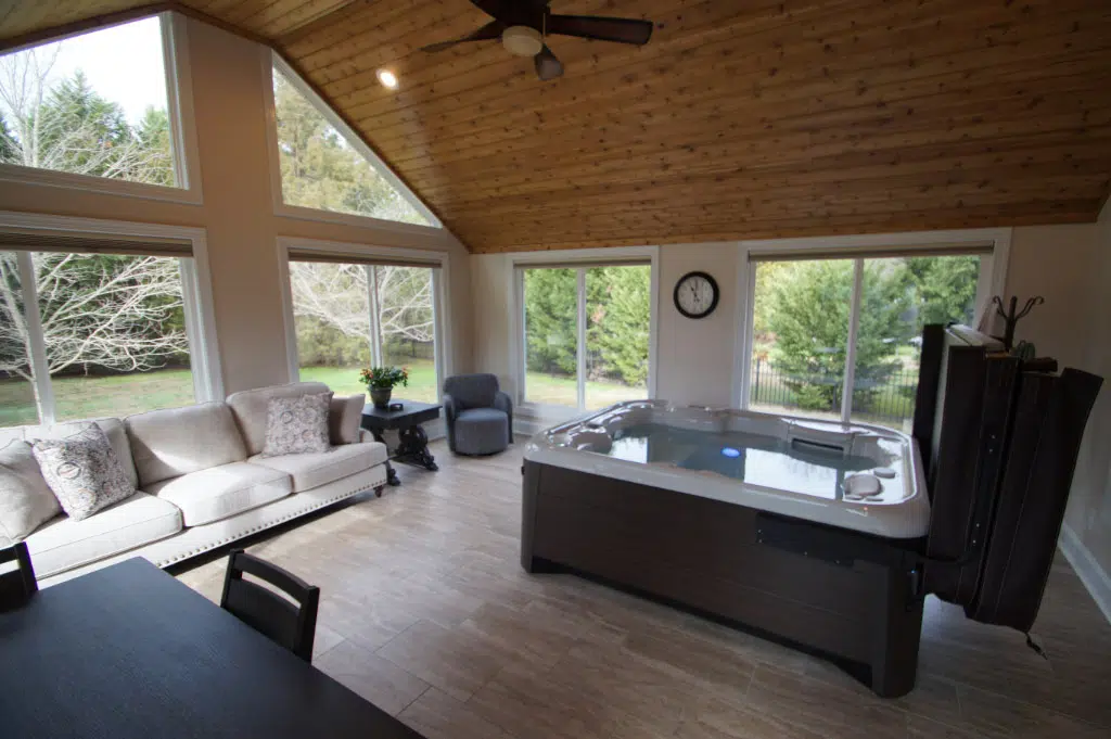 hot tub with furnished sunroom