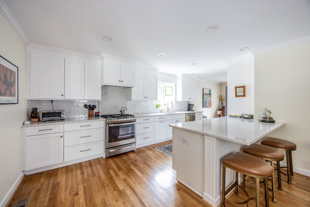 kitchen with peninsula countertop opening to living room